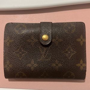 **AUTHENTIC*** Louis Vuitton kiss lock wallet